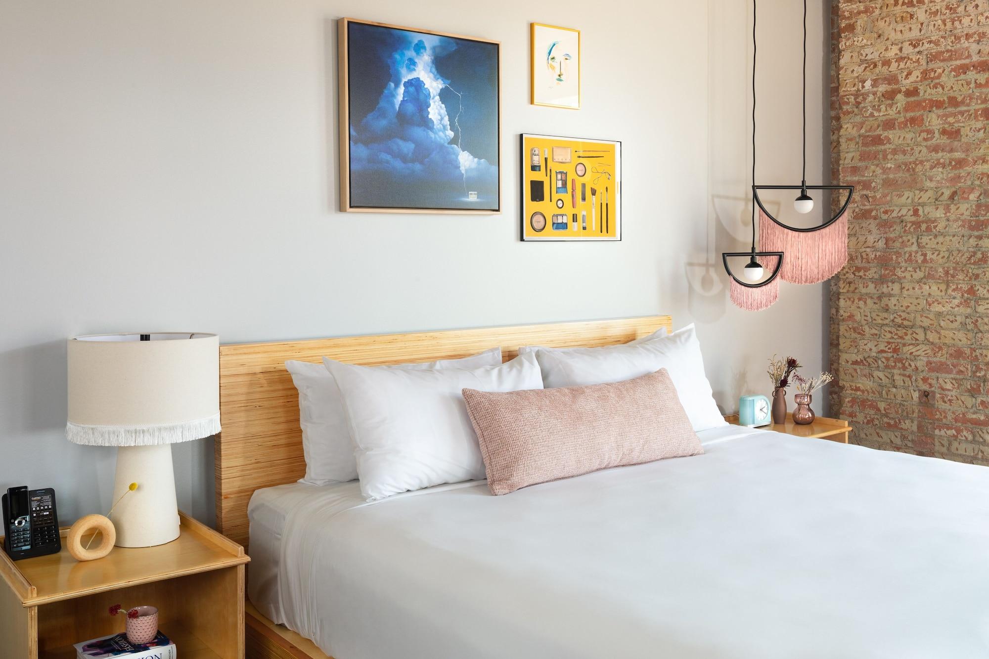 Canvas 4* Dallas